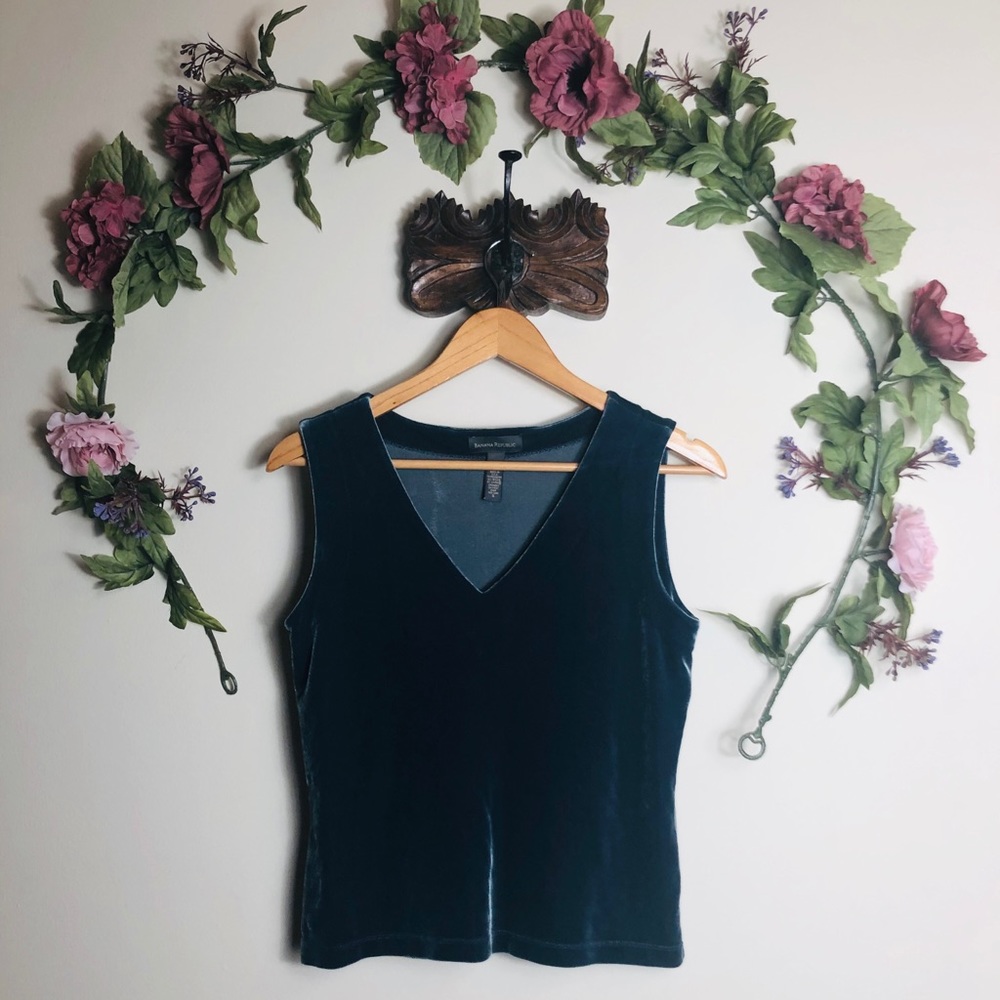 Banana Republic | V-Neck Blouse